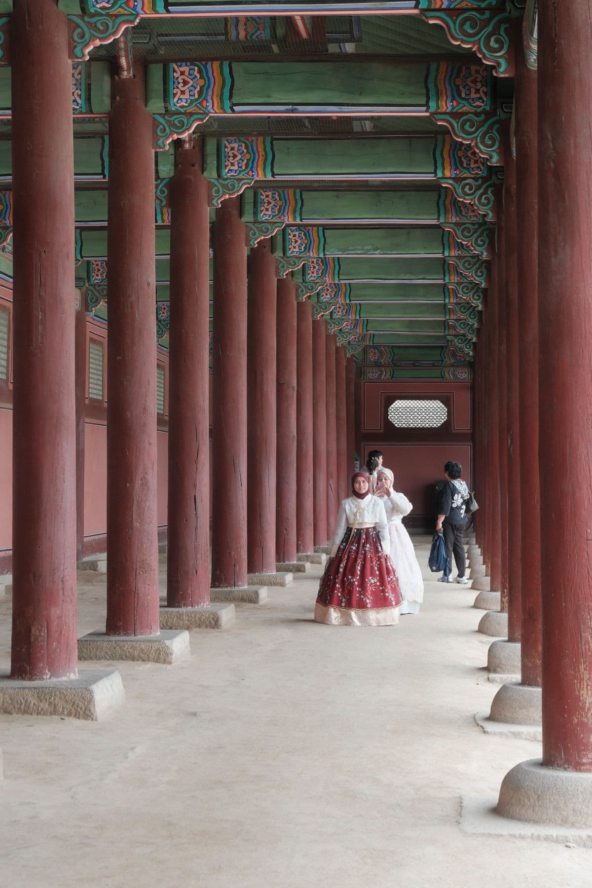 Hanbok rental near Gyeongbokgung, Seoul: price and free entry — photo 3